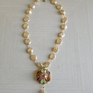 Costume jewelry pearlized necklace with multicolored amulet